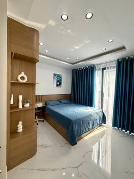 Bán nhà gấp 5 tầng xe hơi đậu trong nhà đường Nguyễn Xí gần Đại học Văn Lang chỉ 8.9 tỷ tl