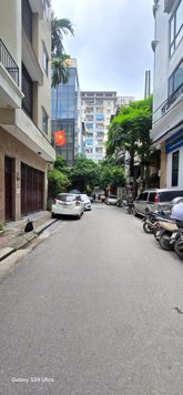 Bán Nhà Trung Kính. Cầu Giấy. Ô Tô. Vỉa Hè. DT 121m2. MT 5.7m. 4 Tầng. Giá 59.5 Tỷ.