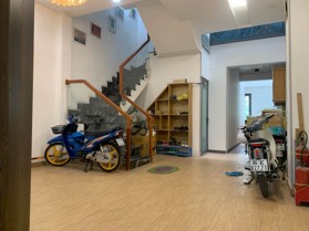 Bàn nhà mặt tiền kinh doanh thông thoáng