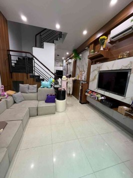 NHÀ ĐẸP TRƯỜNG THỊ HOA, QUẬN 12 – NỘI THẤT XỊN, 4 PHÒNG NGỦ, SÂN THƯỢNG
