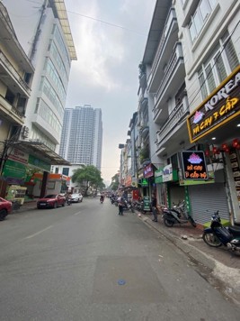 Cho thuê nhà mặt phố Phan Văn Trường, Cầu Giấy, Kinh doanh buôn bán sầm uất chỉ 45tr. 