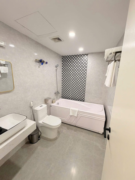 Cho thuê tòa chdv ở quảng an – 17 phòng – full đồ - view hồ,oto đỗ cửa