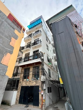 BÁN TÒA NHÀ CHDV PHỐ TRUNG KÍNH. 78M2 - 7 TẦNG. THANG MÁY. LÔ GÓC. 24 PHÒNG KHÉP KÍN.