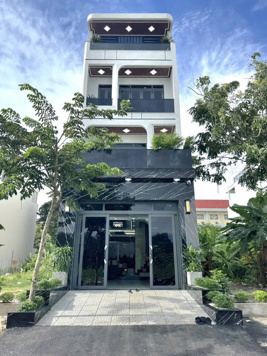 Bán nhà phố cao cấp, thang máy Phạm Hữu Lầu, Quận 7, DT 5 18m, 3 lầu, ST. Giá 17,5 tỷ