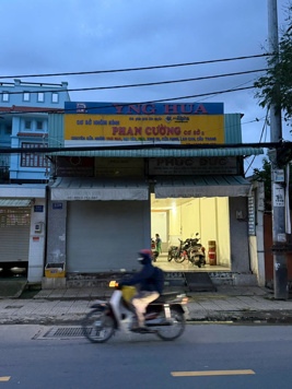 Cho thuê nhà nguyên căn mặt tiền Nguyễn Bình, Nhà Bè, DT 6,8 x23m. Giá 18 triệu