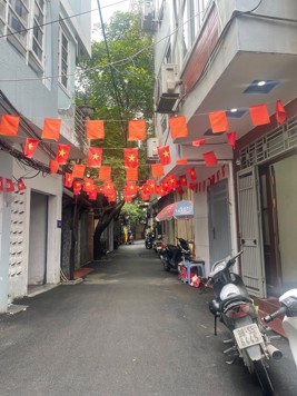 🔥 CÔ XUYẾN GIẢNG VIÊN NGHỈ HƯU BÁN NHÀ LÊN CHUNG CƯ – LÔ GÓC, Ô TÔ TRÁNH, 4 NGỦ – 7,9 TỶ!