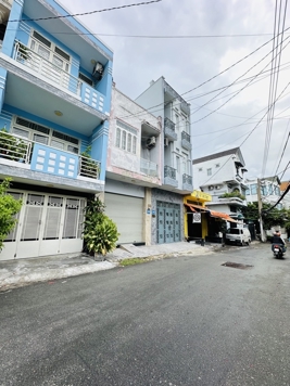 Nhà hẻm to - xe hơi ngủ nhà Phan Văn Trị - ĐH Văn Lang 3 Tầng 4x16m, Giá 10,8 tỷ Thương Lượng