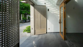 BÁN NHÀ 89 LẠC LONG QUÂN, ĐƯỜNG RỘNG, CÓ THANG MÁY 74M2, 18,5 TỶ