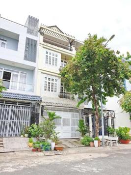 Cho thuê nhà mặt tiền đường số Phạm Hữu Lầu, Q7, DT 5 x18m, 3 lầu. Giá 20 triệu