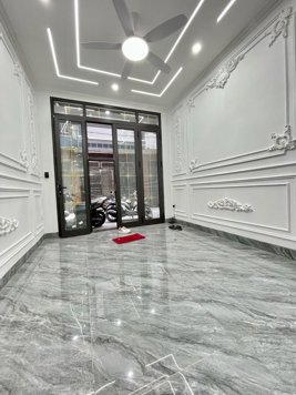 Bán Nhà Đường Láng. Đống Đa. 5 Tầng Thang Máy. Ô Tô. DT 36m2. MT 3.5m. Giá 13.8 Tỷ.