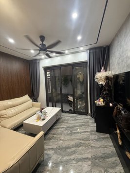 TẦM GIÁ 10,5 TỶ! 50M² GIA THỤY – SÁT PHỐ NGUYỄN VĂN CỪ – 4 NGỦ – NỞ HẬU