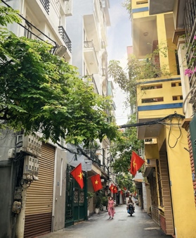 Cơ hội sở hữu nhà phân lô mới đẹp ngay Lạc Long Quân, tặng full nội thất giá tốt