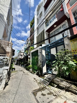 Nhà riêng diện tích: 4x15m, hẻm 4m, cách MT chỉ 20m.