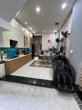 Bán nhà Thạnh Xuân, Quận 12, 77m2, 3 tầng 4PN, mặt tiền rạch, 5.6 ty