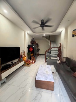  HIẾM NHÀ GIA THỤY LONG BIÊN | 45M² x 5 TẦNG – 3PN – FULL NỘI THẤT – VÀO Ở NGAY CHỈ 8 tỷ.
