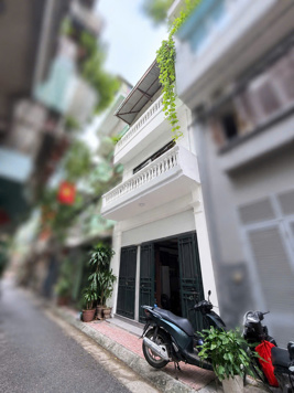 Bán nhà phân lô phố 8/3 gần phố Thanh Nhàn