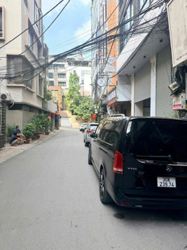 BÁN NHÀ PHÂN LÔ LINH LANG - BA ĐÌNH. PHỐ NHẬT VIP. VỈA HÈ Ô TÔ TRÁNH. 40M 5T - 25 TỶ