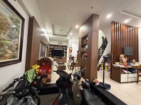 Bán Nhà Nguyên Hồng. Đống Đa. Ô Tô. DT 70m2. MT 6.5m. 5 Tầng. Giá 31.2 Tỷ.