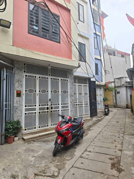 Chính chủ nhà Ỷ La 33m 5 tầng 3.7 tỷ